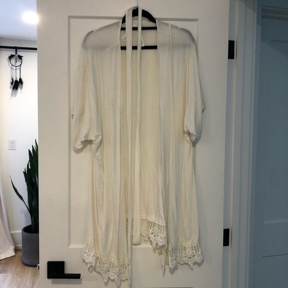 Plum Pretty Sugar White Robe